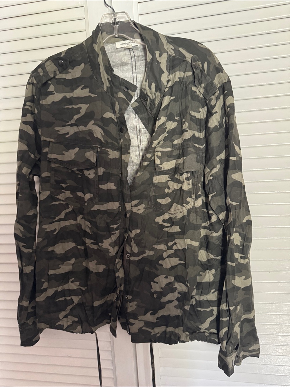 beachlunchlounge Gray Shirt with Black Stitching